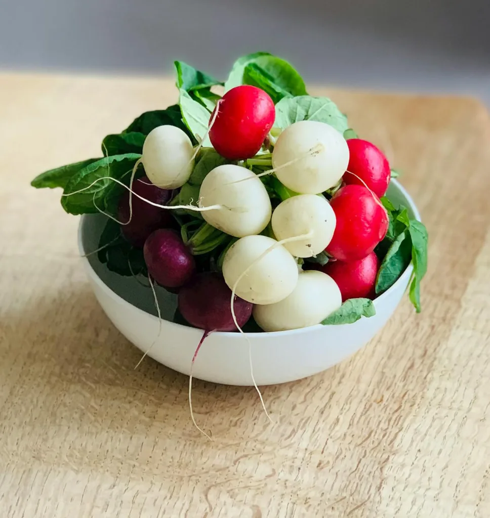White Radish Juice for Weight Loss Image Credit: Photo by Kulbir: https://www.pexels.com/photo/a-bowl-of-fresh-round-red-and-white-radish-7085336/
